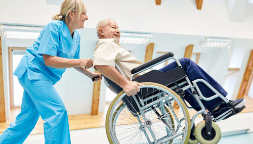 Wie wird man examinierter Altenpfleger?